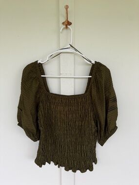 Old Navy green short sleeve puff sleeve top blouse